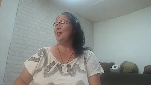 EmmaSquirt online show from June 4, 2026, 5:46 am