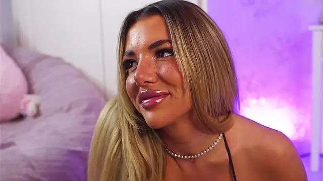 ClaraHazel online show from September 24, 2025, 1:20 am