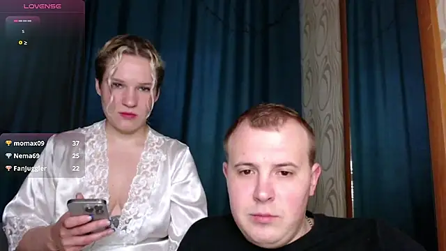 Snapshot of MrMrsRight chatting on February 1, 2025, 12:37 pm MrMrsRight online show from February 1, 2025, 12:37 pm