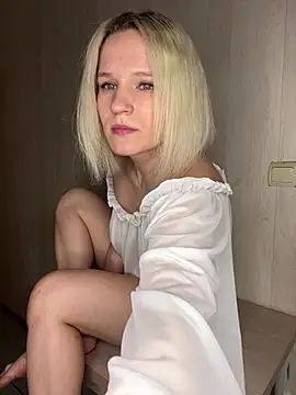Snapshot of MrMrsRight chatting on February 10, 2025, 4:36 pm MrMrsRight online show from February 10, 2025, 4:36 pm