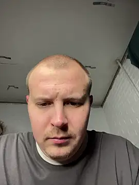 MrMrsRight online show from December 21, 2025, 10:44 am