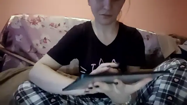  Kitti  online show from December 17, 2025, 1:50 pm