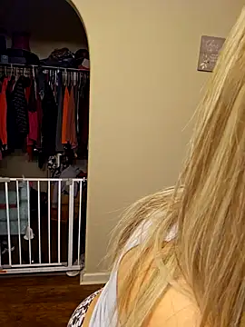 ellieconradxo online show from January 29, 2025, 4:15 am