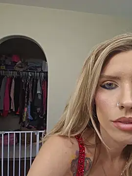 Snapshot of ellieconradxo chatting on July 22, 2026, 4:32 pm ellieconradxo online show from July 22, 2026, 4:32 pm