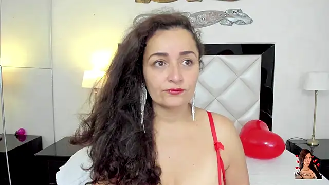  luna  sweet  online show from February 14, 2025, 3:43 am