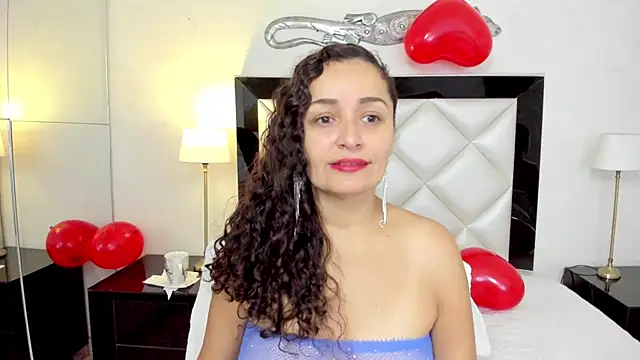  luna  sweet  online show from February 15, 2025, 3:42 am