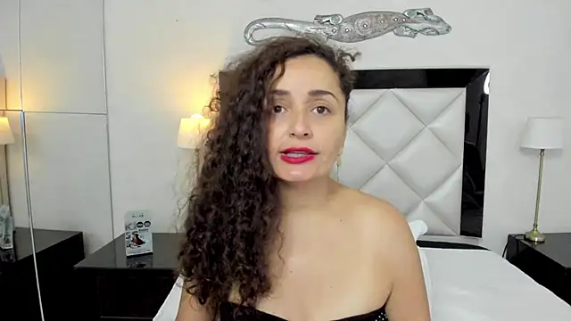  luna  sweet  online show from March 5, 2025, 4:56 am