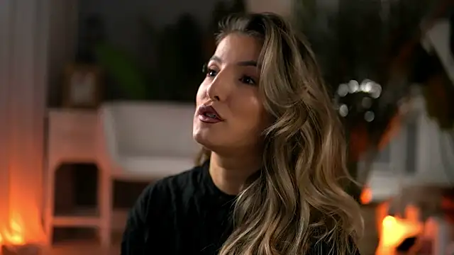 KellyMathews online show from October 14, 2025, 2:23 am