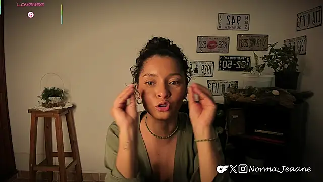 Norma-Jeaane online show from April 16, 2026, 9:50 pm