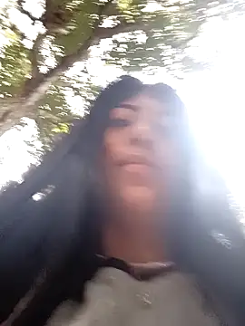 chaymae nah  online show from December 4, 2024, 12:25 pm