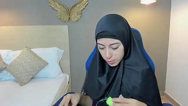 chaymae nah  online show from December 7, 2024, 3:14 am