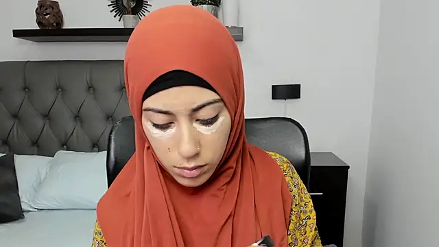 chaymae nah  online show from December 24, 2024, 11:38 am