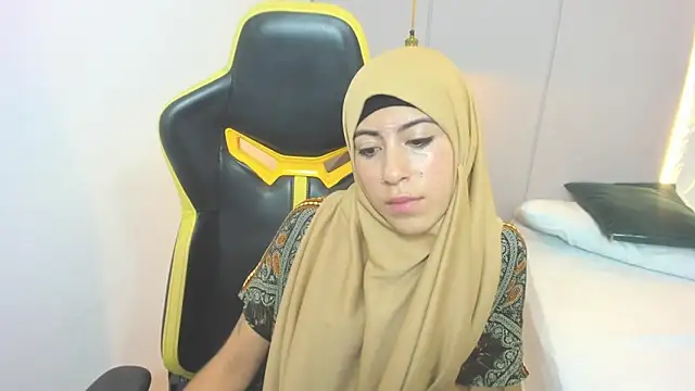 chaymae nah  online show from December 24, 2024, 8:49 pm