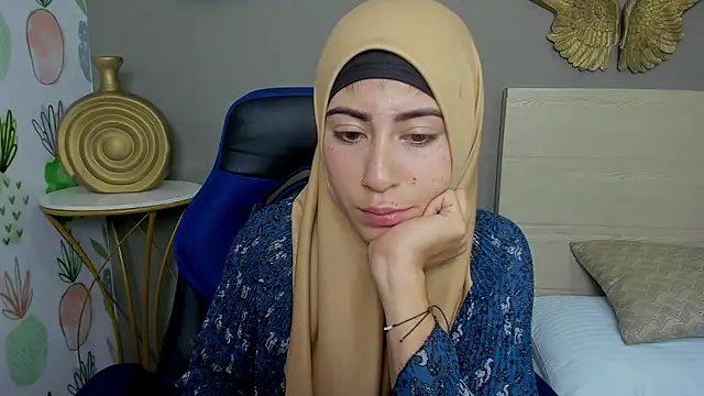 chaymae nah  online show from January 15, 2025, 2:56 pm