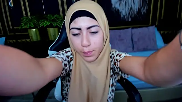 chaymae nah  online show from January 25, 2025, 12:37 pm