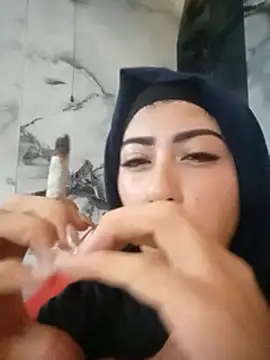 chaymae nah  online show from February 8, 2025, 3:52 am