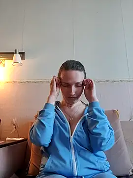 Evelina cute online show from March 28, 2026, 2:27 pm