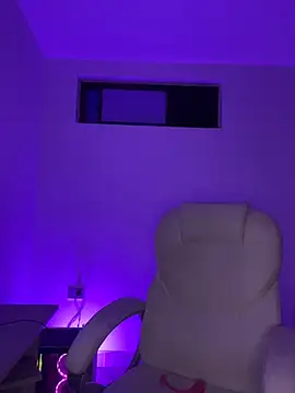 nyna 1 online show from April 18, 2026, 2:04 am