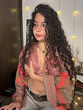 Snapshot of Antoniart_ chatting on June 5, 2026, 2:29 am Antoniart online show from June 5, 2026, 2:29 am