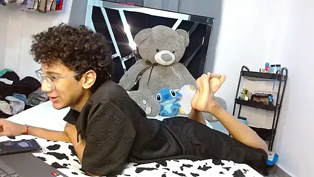 harrytwink18 online show from February 19, 2026, 6:15 pm