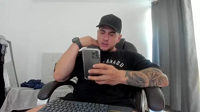 Teilor Creed online show from October 21, 2025, 7:03 pm