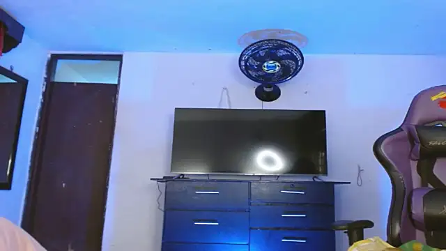 engielphoenis14 online show from February 14, 2026, 7:32 pm