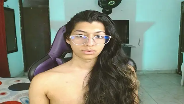 Snapshot of engielphoenis14 chatting on March 26, 2026, 11:43 pm engielphoenis14 online show from March 26, 2026, 11:43 pm