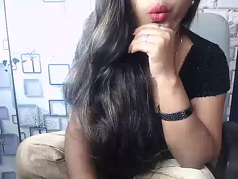 Hot Naina- online show from December 3, 2024, 7:55 pm