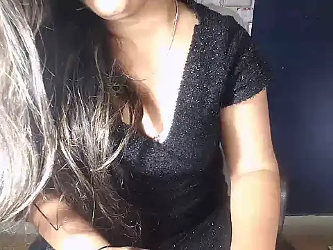 Hot Naina- online show from December 19, 2024, 6:12 pm