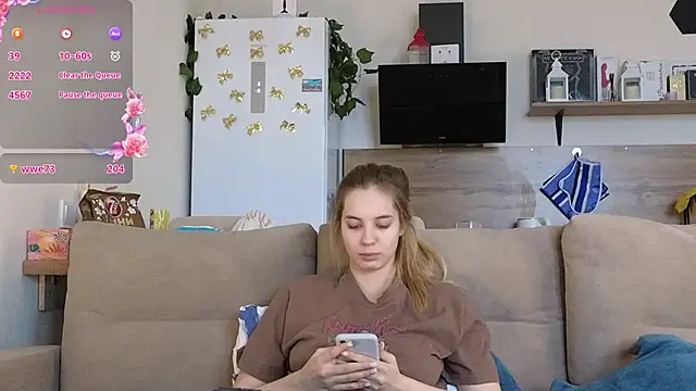 Girl alone home online show from February 26, 2025, 3:30 pm