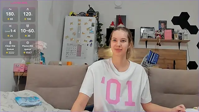 Girl alone home online show from January 8, 2026, 3:42 am