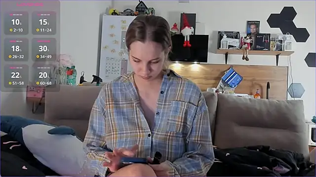 Girl alone home online show from January 18, 2026, 1:26 pm