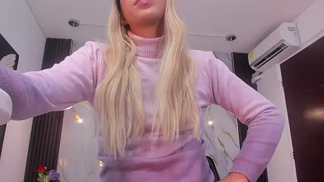 Snapshot of Tiff_Valentine chatting on February 2, 2025, 11:19 am Tiff Valentine online show from February 2, 2025, 11:19 am