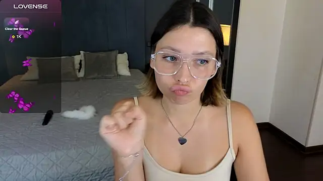 Snapshot of your_demi chatting on October 4, 2025, 7:23 pm your demi online show from October 4, 2025, 7:23 pm