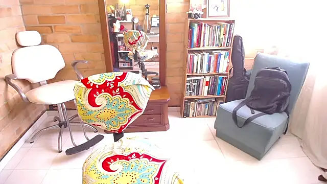 VioletaGomezCo online show from September 19, 2025, 1:56 pm