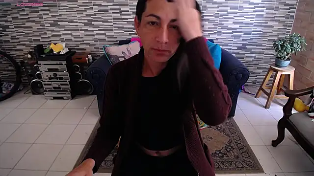 VioletaGomezCo online show from May 18, 2026, 1:17 pm