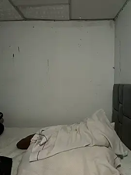 BrittanyDiaz online show from January 28, 2025, 7:10 pm