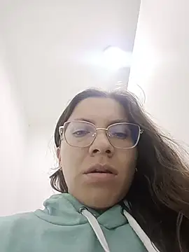 karlamorris  online show from November 28, 2025, 2:42 pm