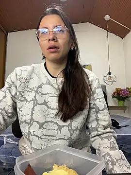 karlamorris  online show from February 4, 2026, 1:28 pm