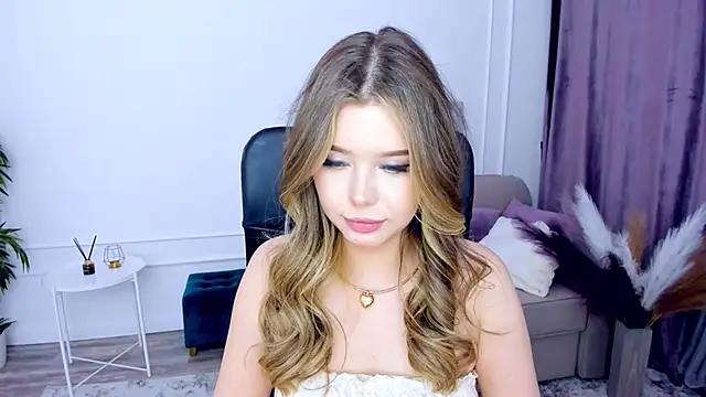 FollowLovee online show from February 7, 2025, 10:41 pm