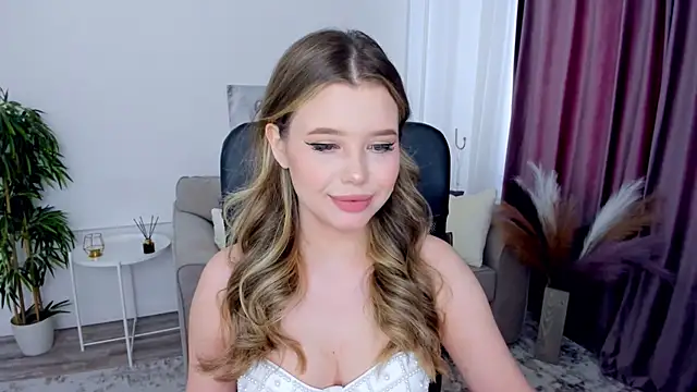 FollowLovee online show from March 15, 2025, 12:45 pm