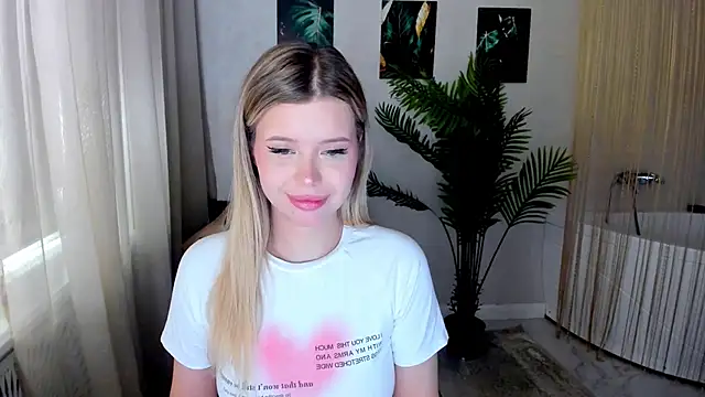 FollowLovee online show from June 4, 2026, 3:56 am