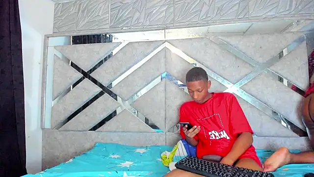 Snapshot of EvaxEmma chatting on February 28, 2025, 3:59 pm EvaxEmma online show from February 28, 2025, 3:59 pm