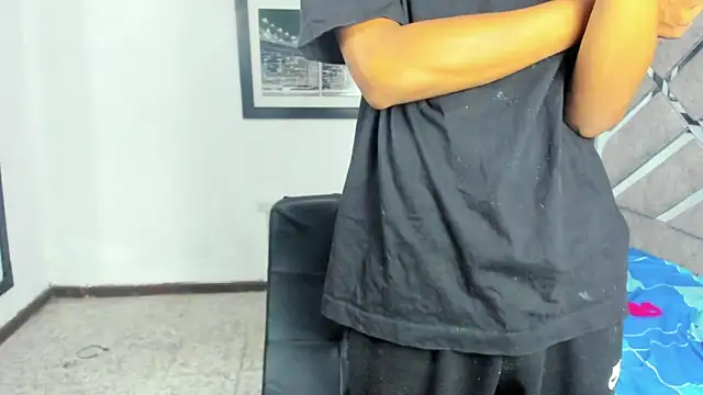 Snapshot of EvaxEmma chatting on October 11, 2025, 1:31 pm EvaxEmma online show from October 11, 2025, 1:31 pm