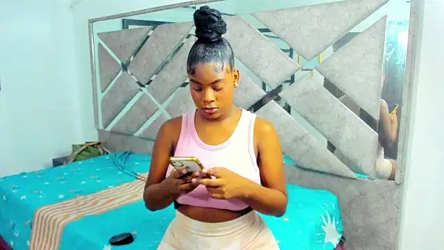 Snapshot of EvaxEmma chatting on November 1, 2025, 1:02 pm EvaxEmma online show from November 1, 2025, 1:02 pm