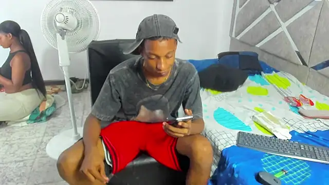 Snapshot of EvaxEmma chatting on December 16, 2025, 1:27 pm EvaxEmma online show from December 16, 2025, 1:27 pm