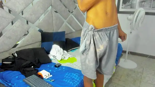 Snapshot of EvaxEmma chatting on January 8, 2026, 12:29 pm EvaxEmma online show from January 8, 2026, 12:29 pm