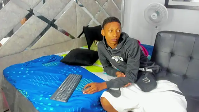 Snapshot of EvaxEmma chatting on January 15, 2026, 1:26 pm EvaxEmma online show from January 15, 2026, 1:26 pm