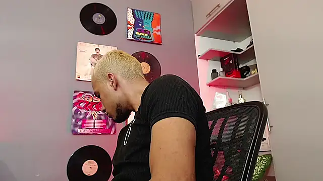 MagnusFrost online show from January 14, 2025, 6:56 am