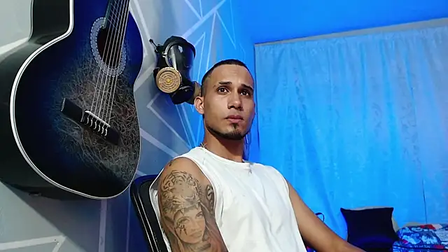 MagnusFrost online show from February 5, 2025, 10:33 pm